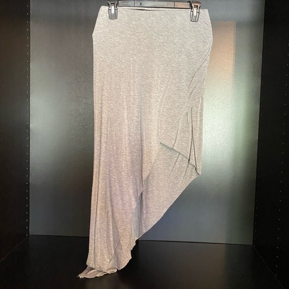BCBGeneration Gray Asymmetrical Knit Skirt Small - Picture 1 of 3